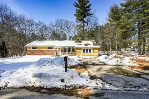 6 Hemlock Drive Pelham NH 03076