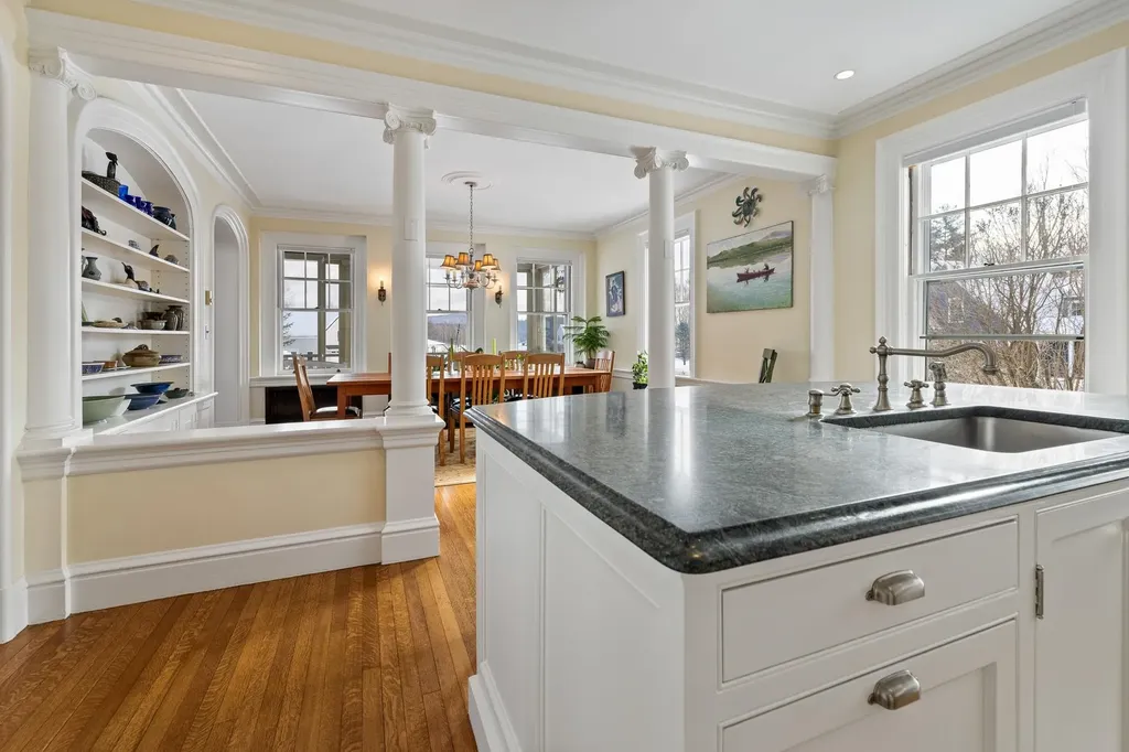 93 Chosen Vale Lane Enfield NH 03748