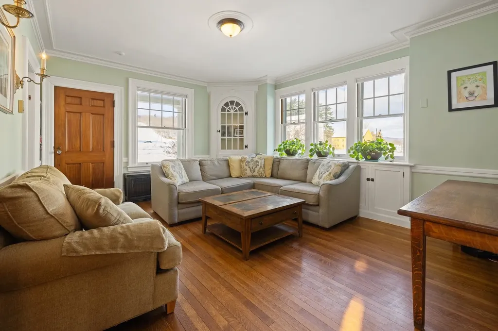 93 Chosen Vale Lane Enfield NH 03748