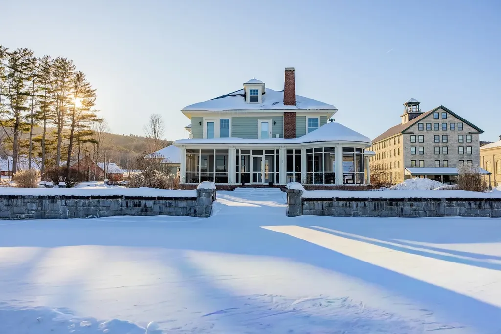 93 Chosen Vale Lane Enfield NH 03748