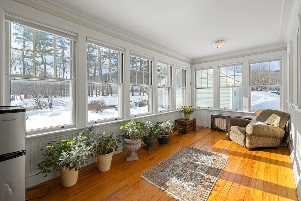 93 Chosen Vale Lane Enfield NH 03748