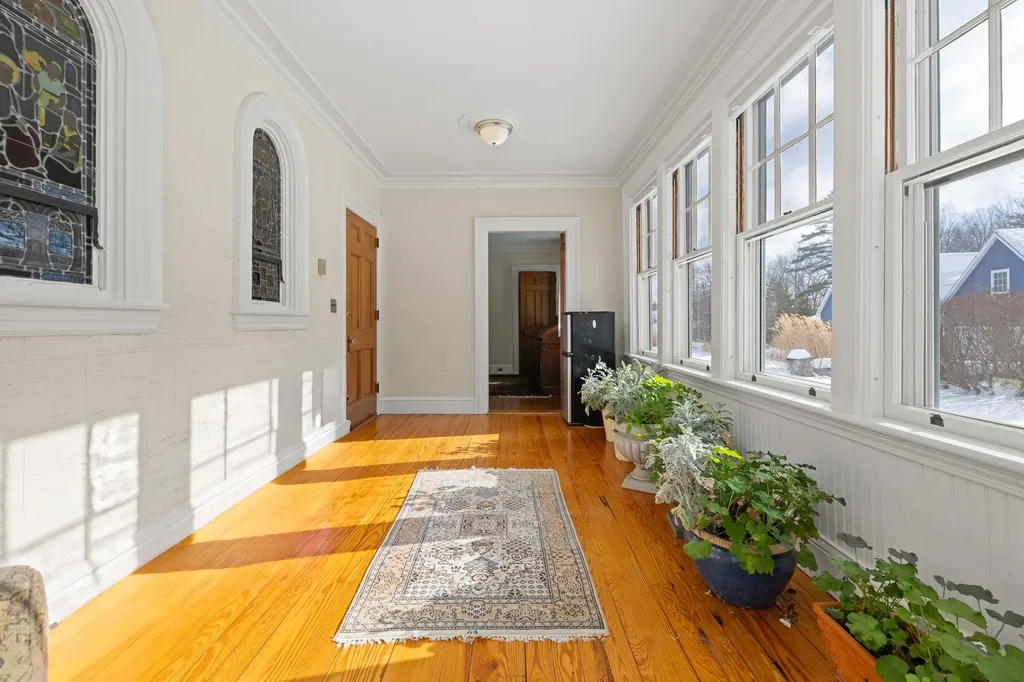 93 Chosen Vale Lane Enfield NH 03748