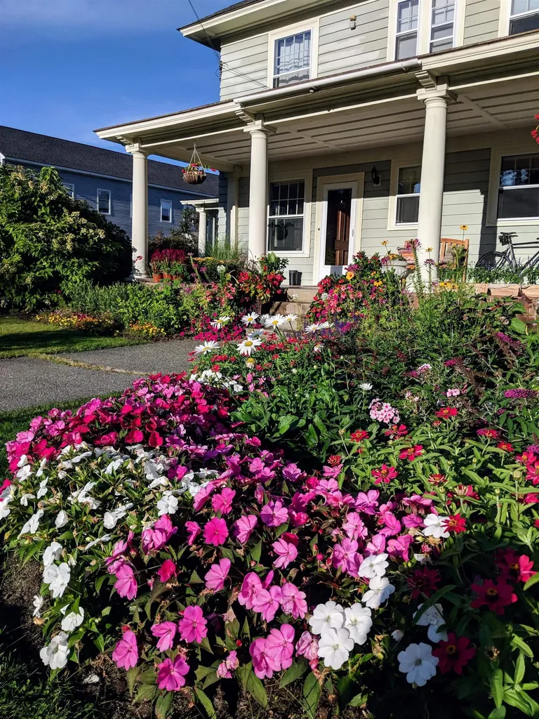 93 Chosen Vale Lane Enfield NH 03748