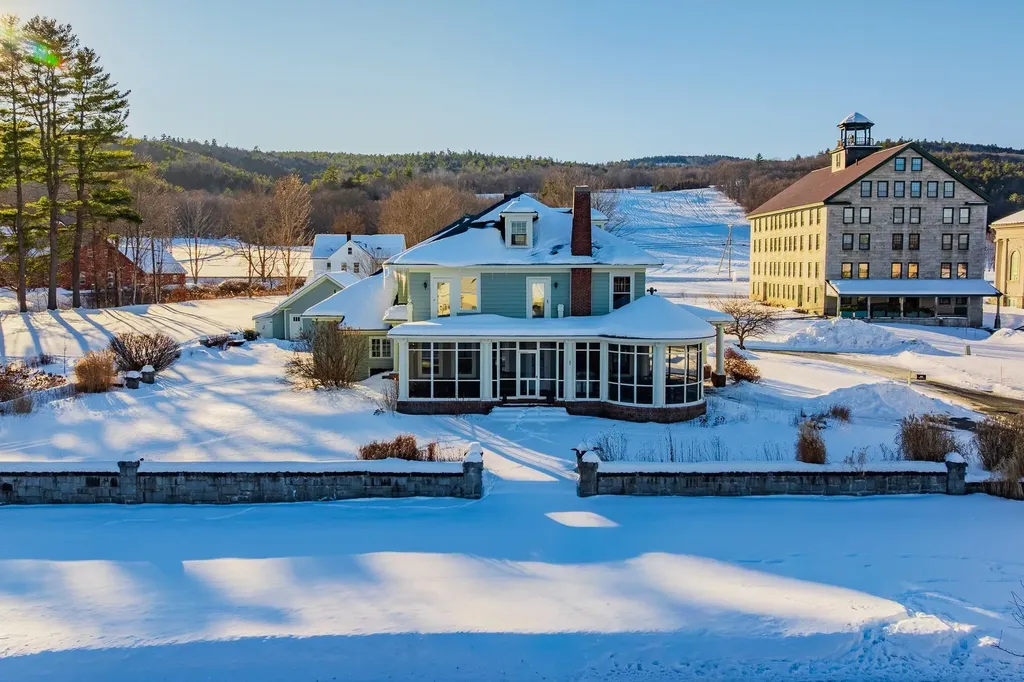 93 Chosen Vale Lane Enfield NH 03748