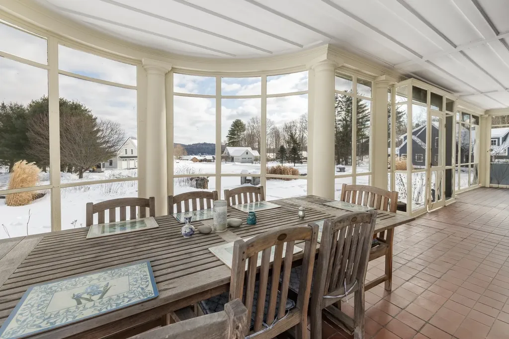 93 Chosen Vale Lane Enfield NH 03748