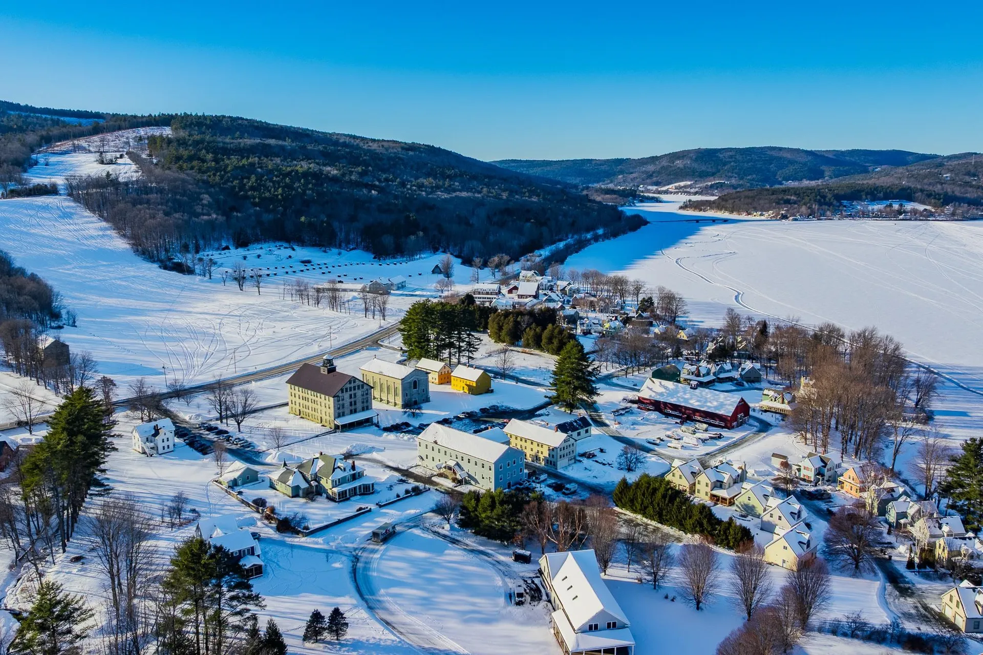 93 Chosen Vale Lane Enfield NH 03748