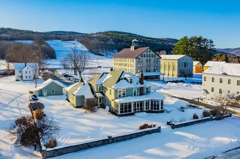 93 Chosen Vale Lane Enfield NH 03748