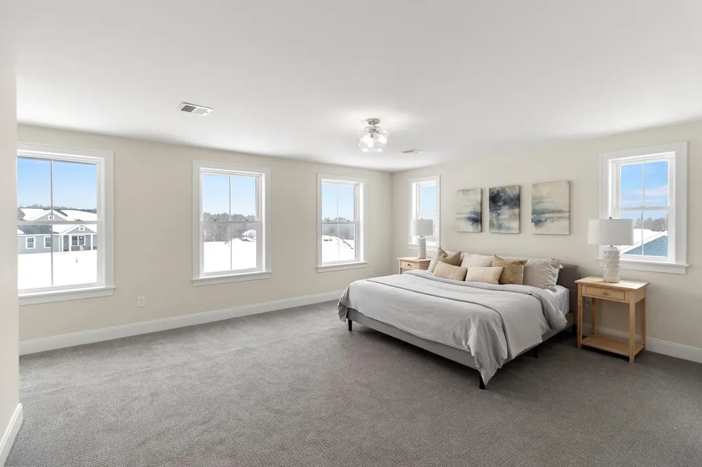 8 Megans Way Epping NH 03042