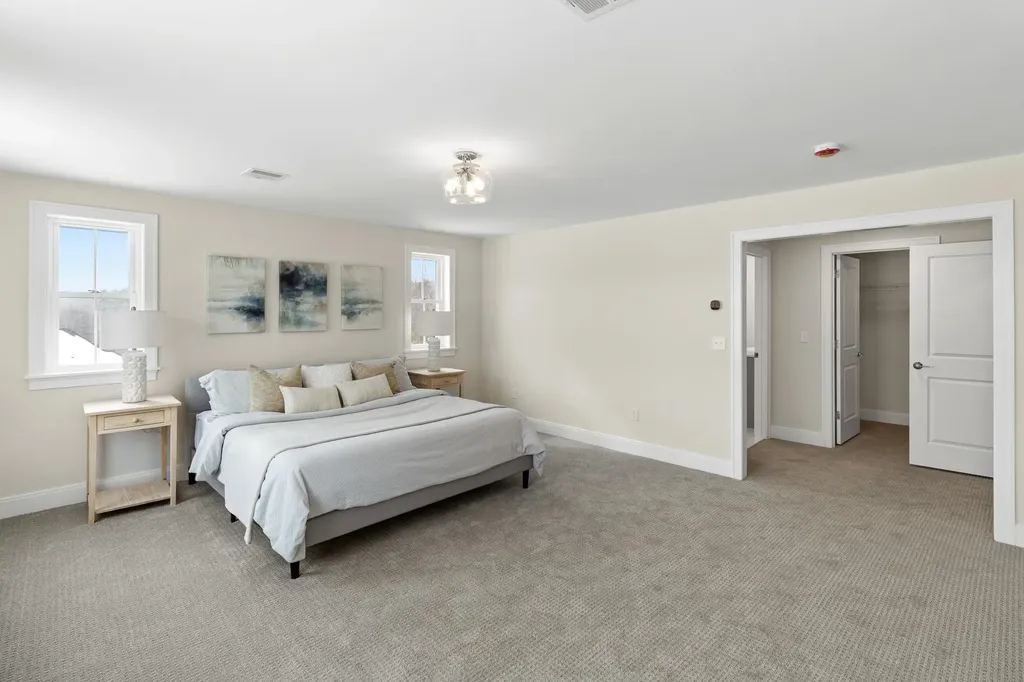 8 Megans Way Epping NH 03042