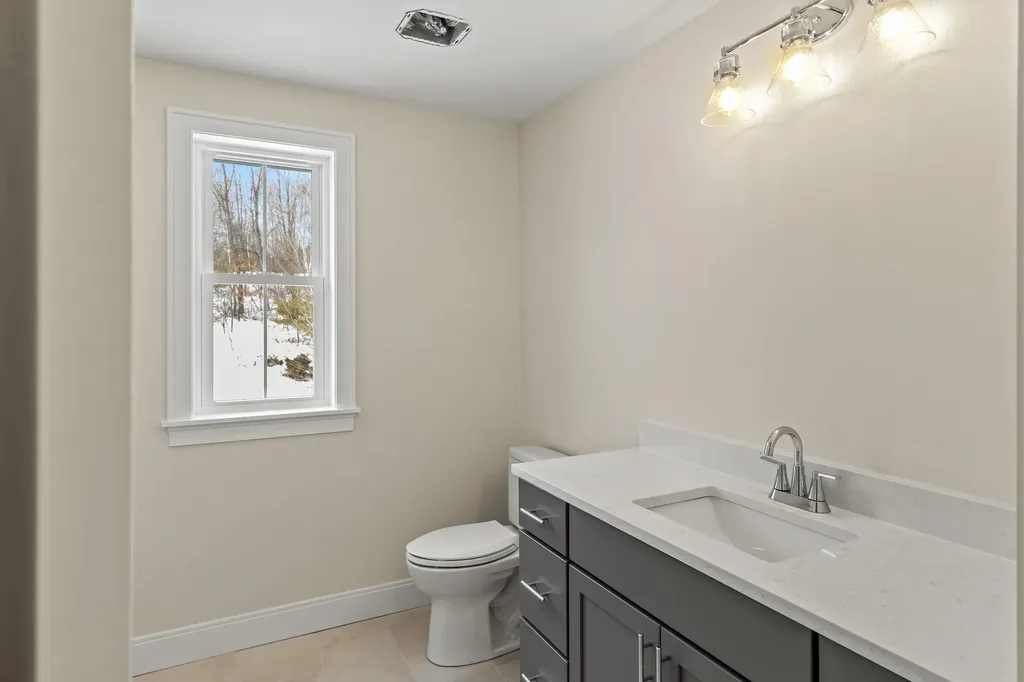 8 Megans Way Epping NH 03042