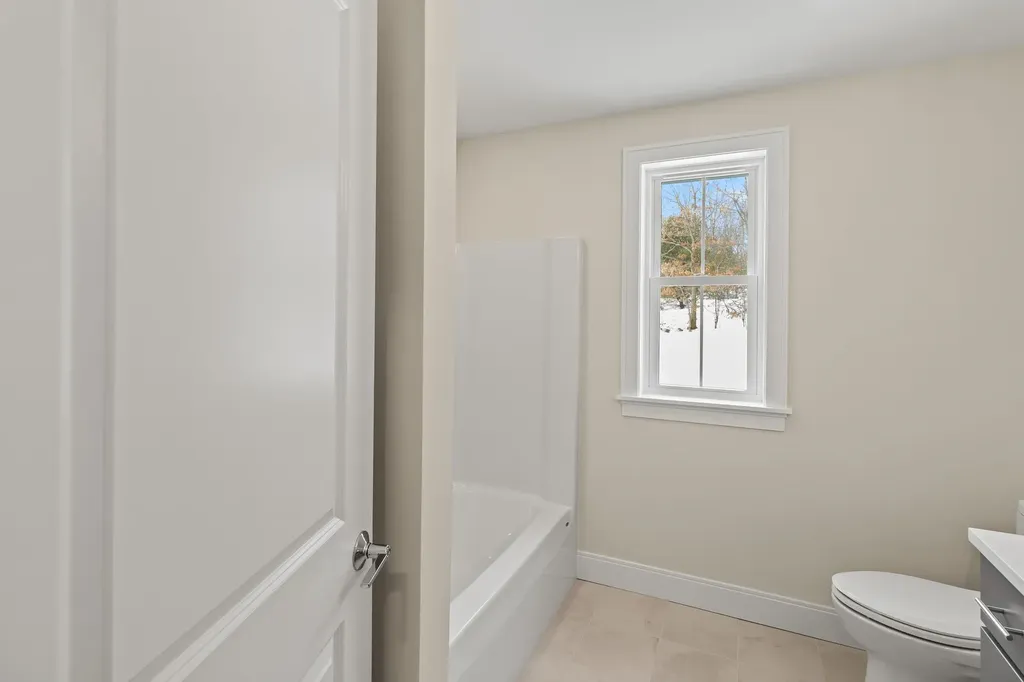 8 Megans Way Epping NH 03042