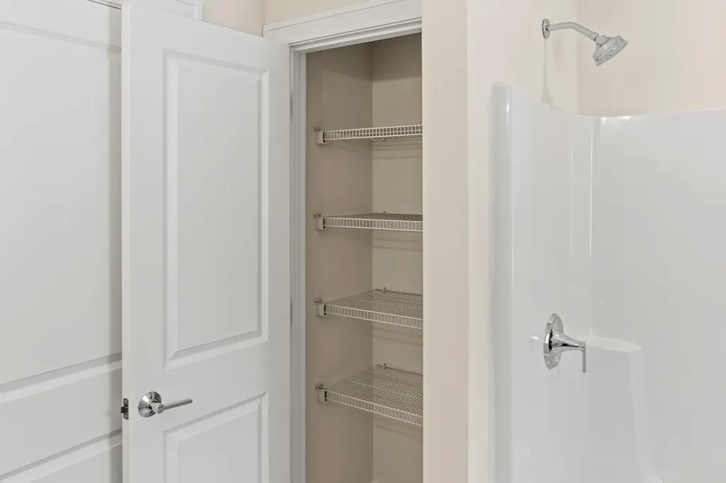 8 Megans Way Epping NH 03042