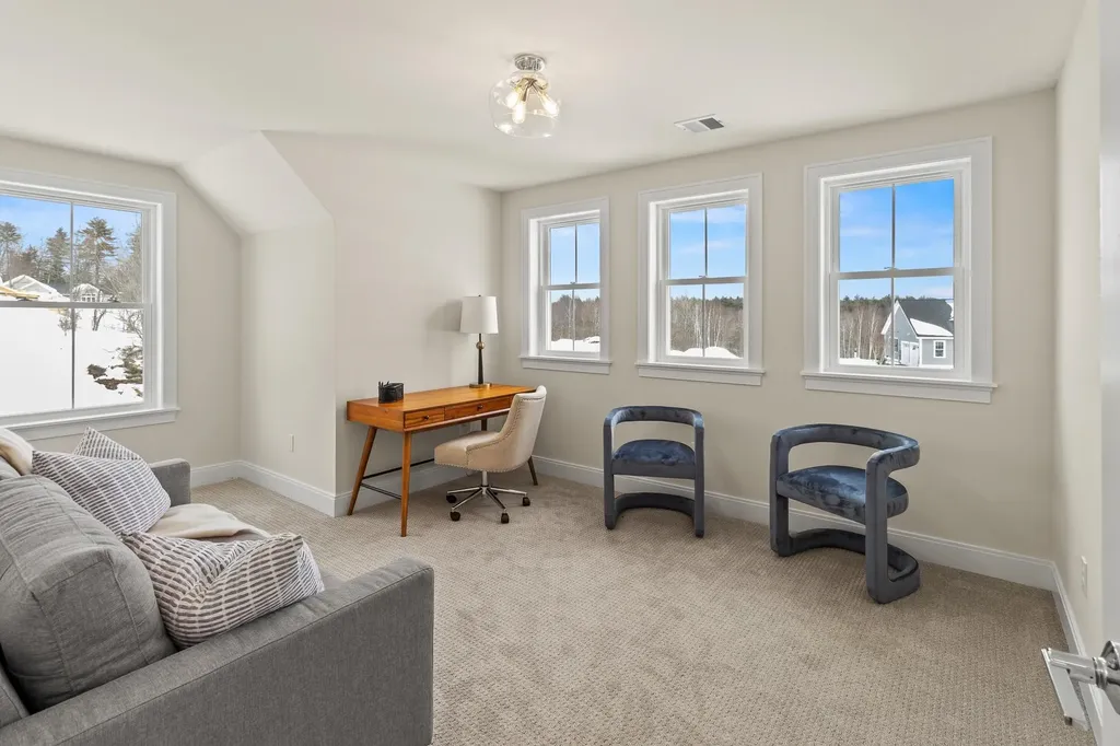 8 Megans Way Epping NH 03042