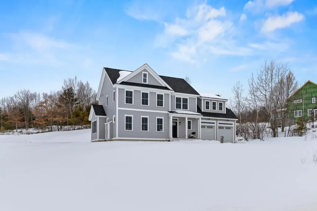 8 Megans Way Epping NH 03042