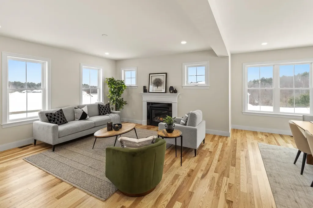 8 Megans Way Epping NH 03042