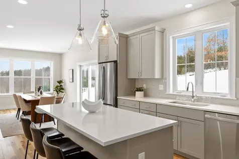 8 Megans Way Epping NH 03042