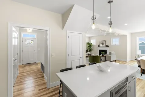 8 Megans Way Epping NH 03042