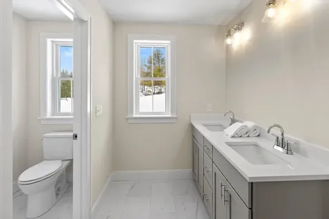 8 Megans Way Epping NH 03042