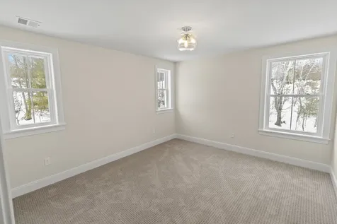 8 Megans Way Epping NH 03042