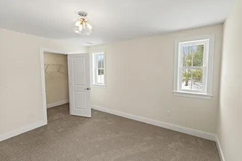 8 Megans Way Epping NH 03042