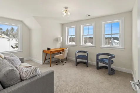 8 Megans Way Epping NH 03042