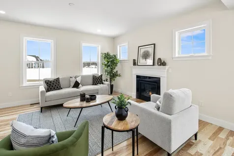 8 Megans Way Epping NH 03042