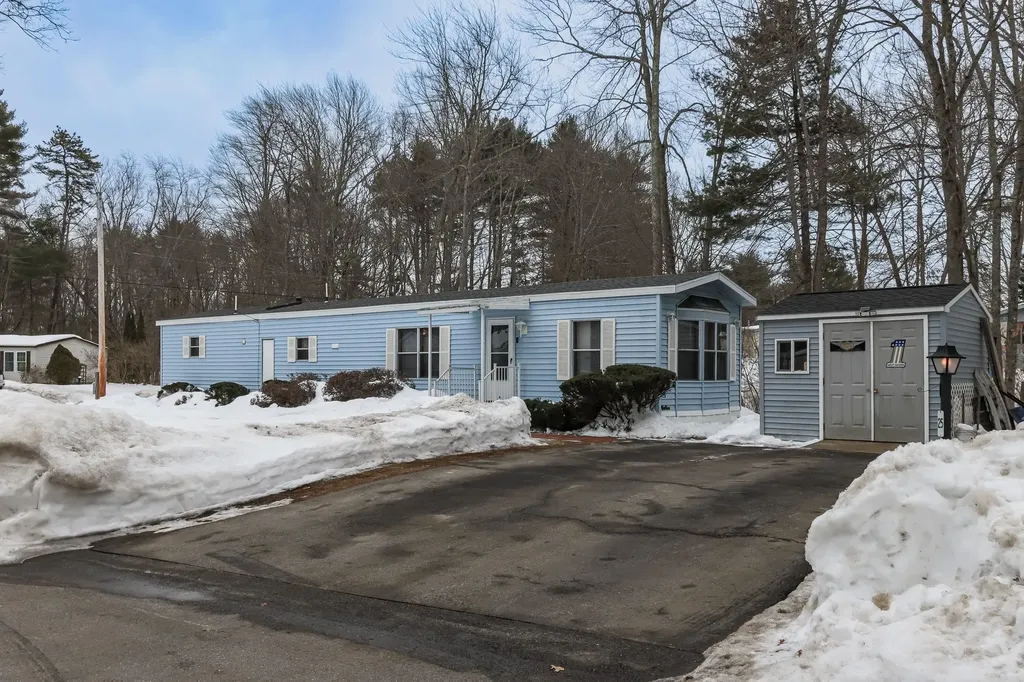25 Village Drive Raymond NH 03077