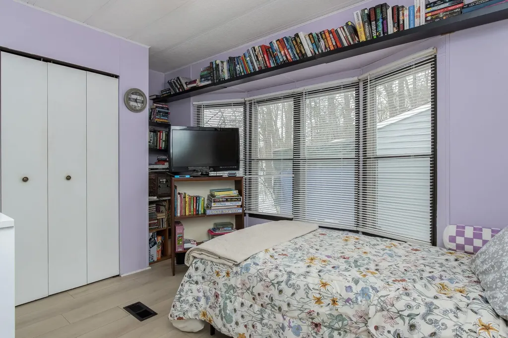 25 Village Drive Raymond NH 03077