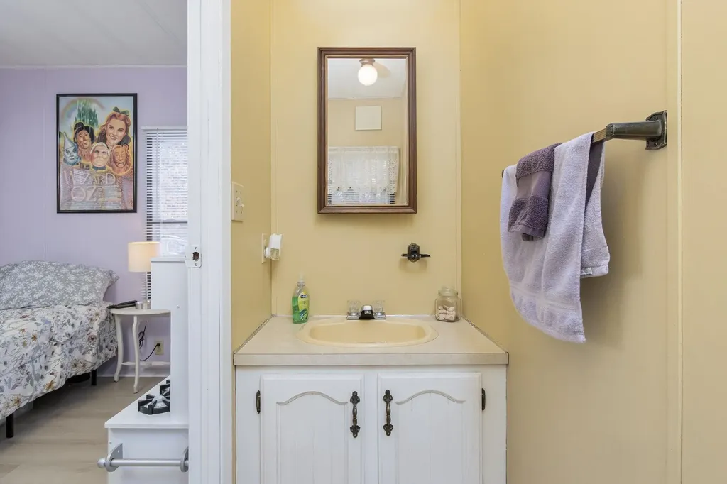 25 Village Drive Raymond NH 03077