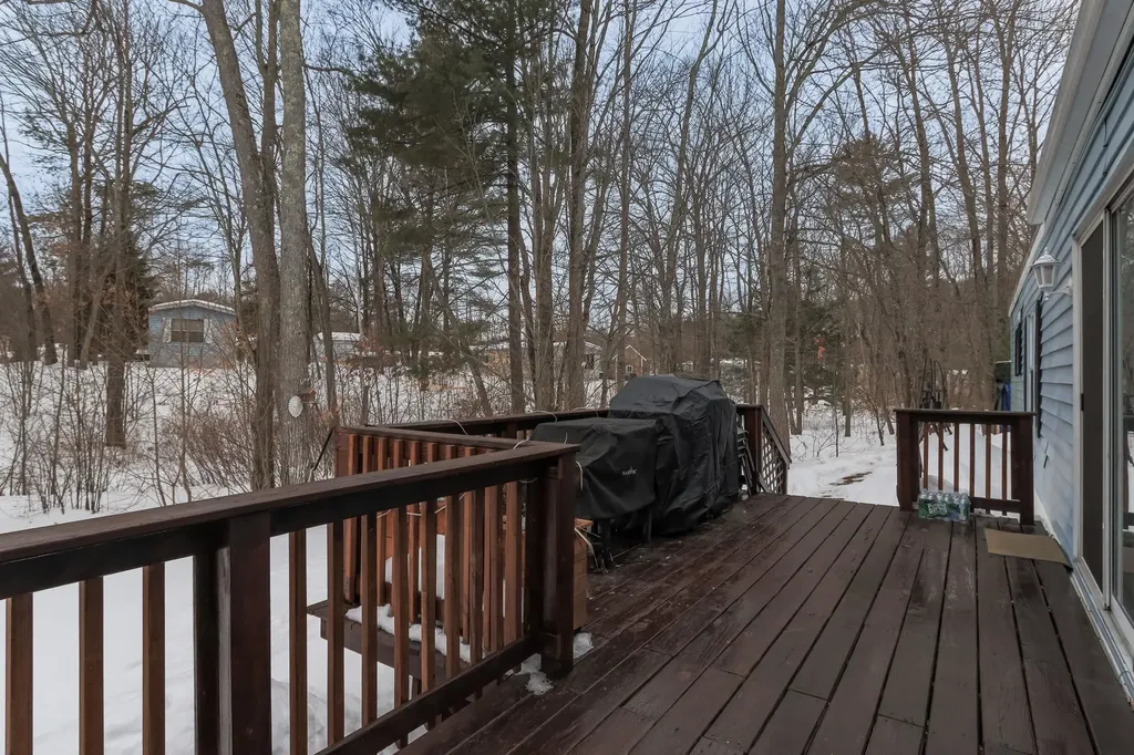 25 Village Drive Raymond NH 03077