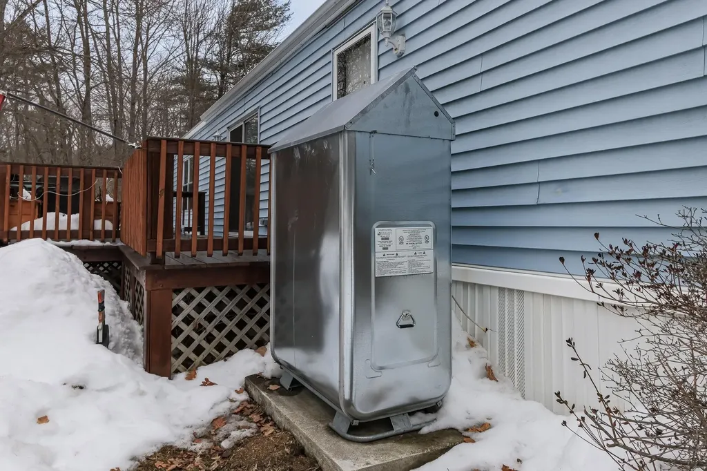 25 Village Drive Raymond NH 03077