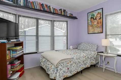 25 Village Drive Raymond NH 03077