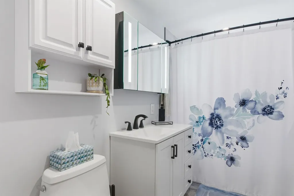 1 Lorraine Street Hudson NH 03051