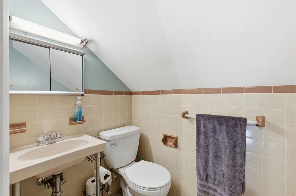 1 Lorraine Street Hudson NH 03051