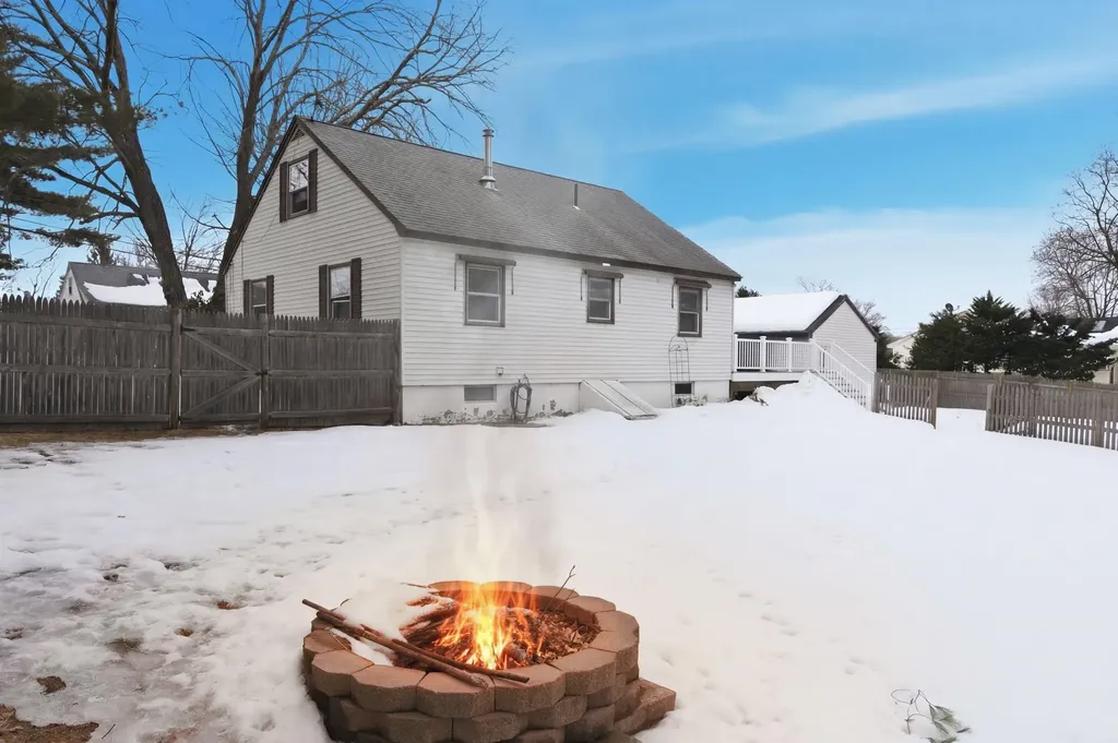 1 Lorraine Street Hudson NH 03051