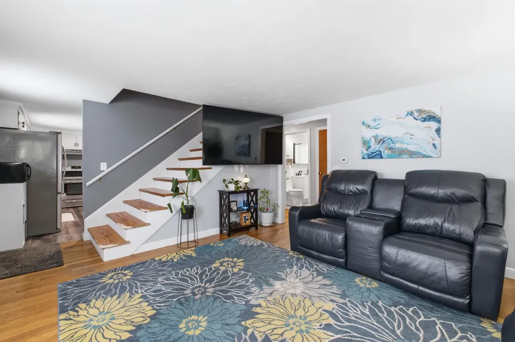 1 Lorraine Street Hudson NH 03051