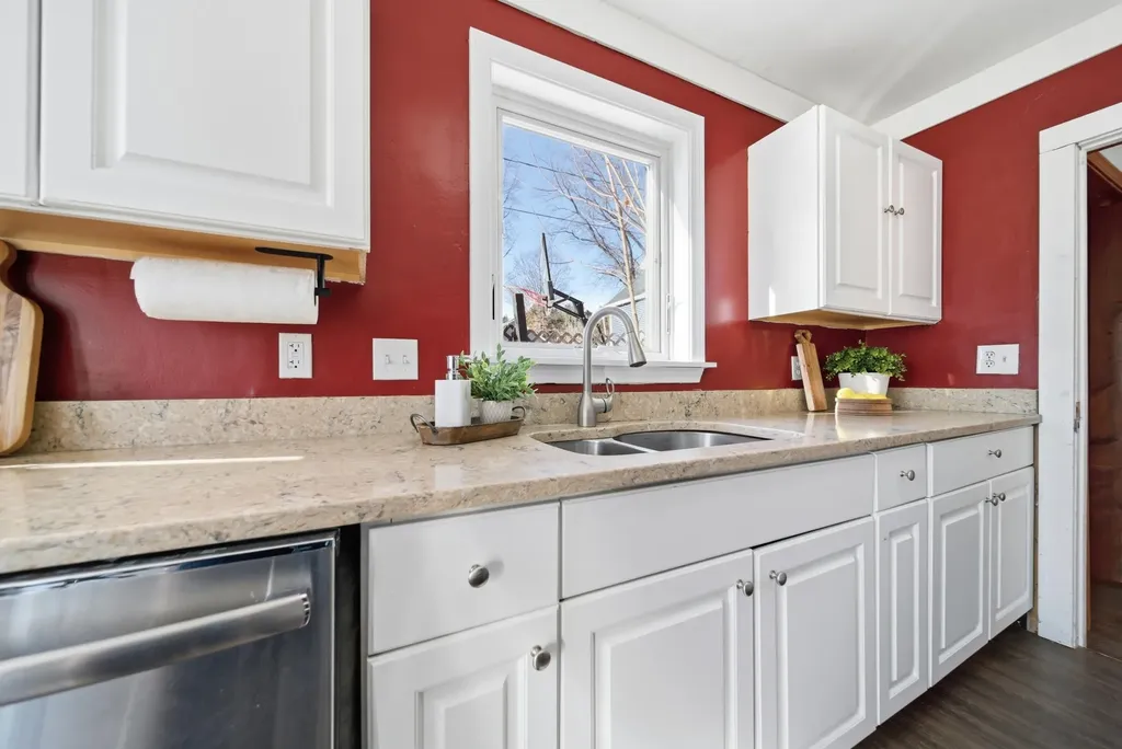 18 North Shore Road Derry NH 03038