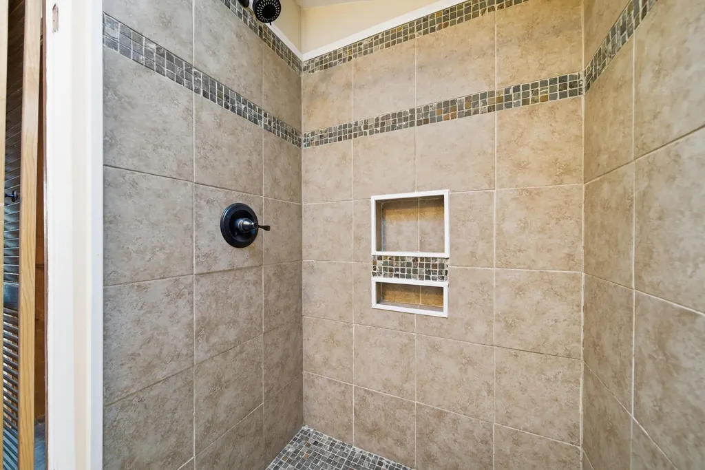 18 North Shore Road Derry NH 03038