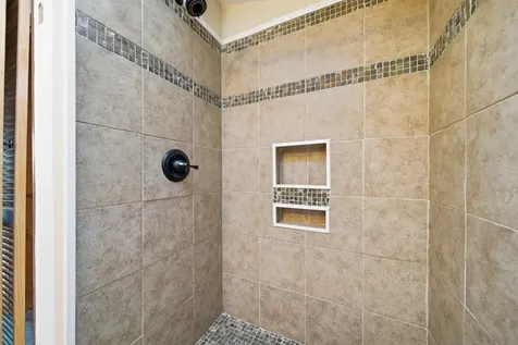 18 North Shore Road Derry NH 03038