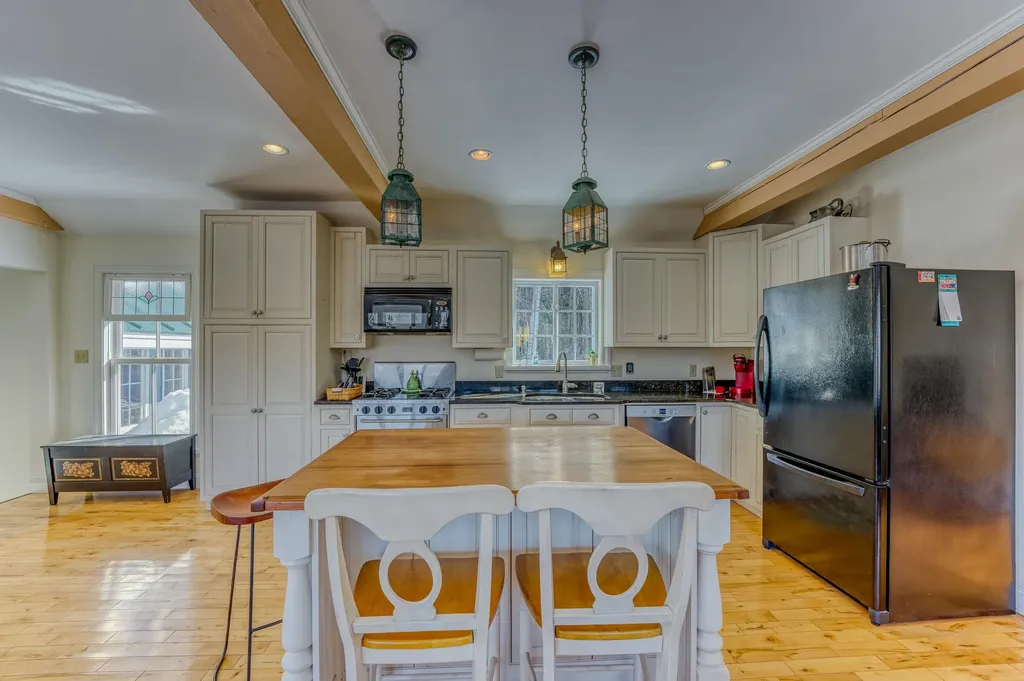 81 Meadow Lane Woodstock NH 03262