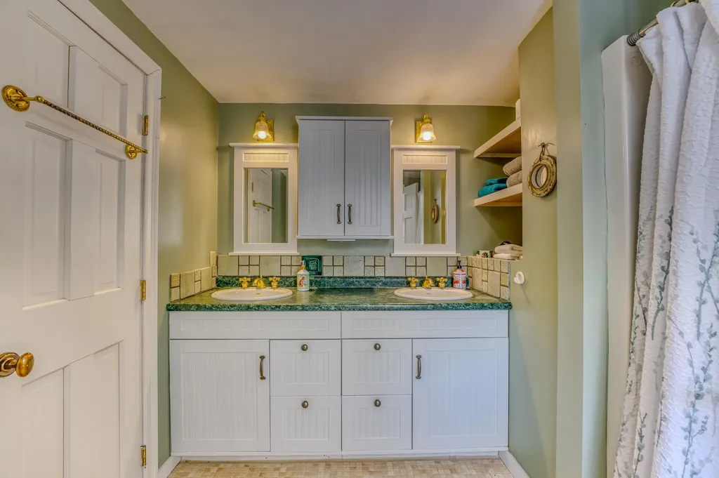 81 Meadow Lane Woodstock NH 03262