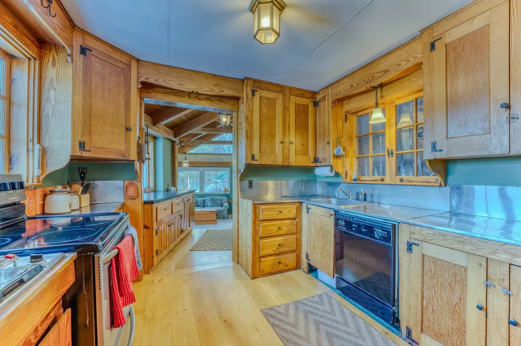 81 Meadow Lane Woodstock NH 03262