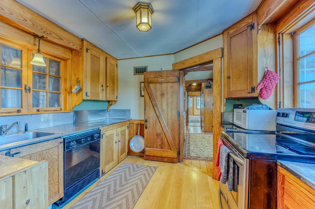 81 Meadow Lane Woodstock NH 03262