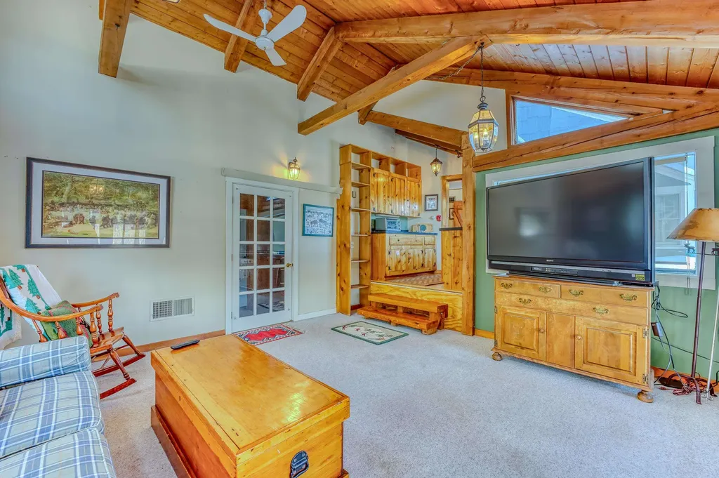 81 Meadow Lane Woodstock NH 03262