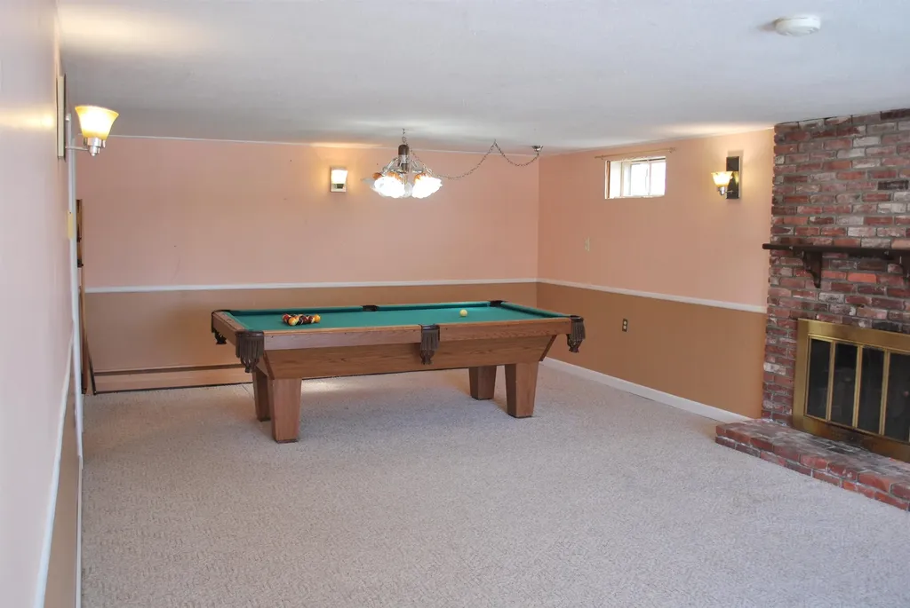 12 Oakdale Avenue Nashua NH 03062