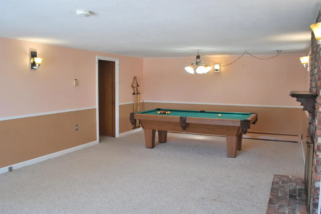 12 Oakdale Avenue Nashua NH 03062