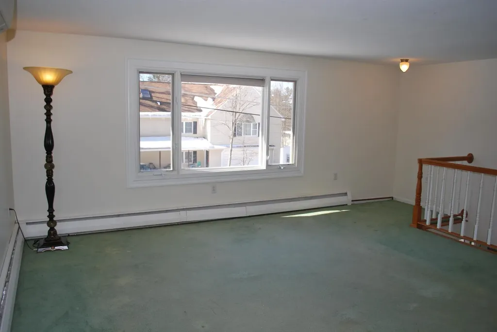 12 Oakdale Avenue Nashua NH 03062