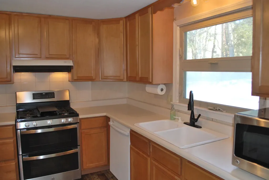 12 Oakdale Avenue Nashua NH 03062