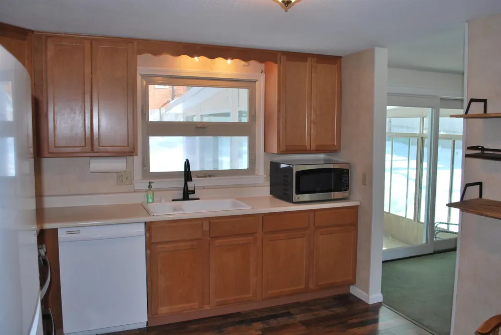 12 Oakdale Avenue Nashua NH 03062