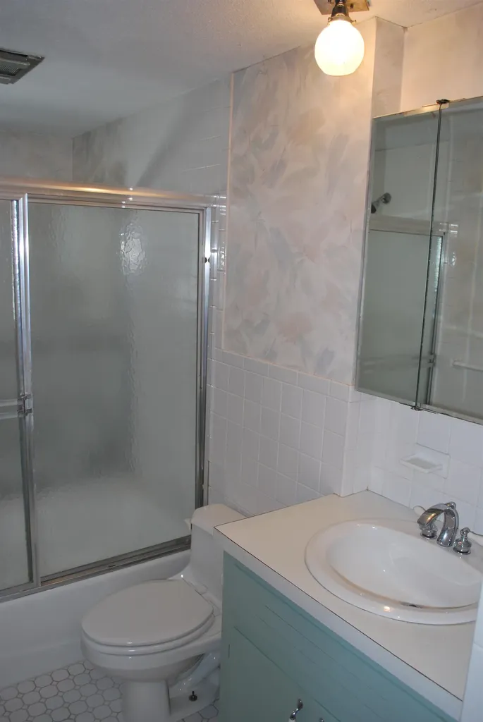 12 Oakdale Avenue Nashua NH 03062